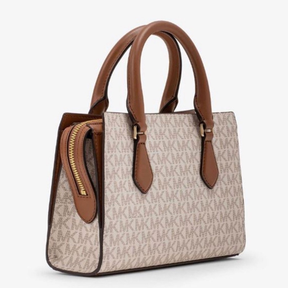Michael Kors Small Signature Sheila Satchel Crossbody
Vanilla 
NWT - Picture 2 of 16